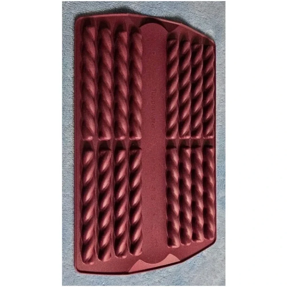 Tupperware silicone twister